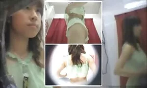 Một cô gái xinh đẹp mình và chơi với các đồ chơi tình dục. Cô ấy xuất sẽ nhật không che tinh trong khi thủ dâm.