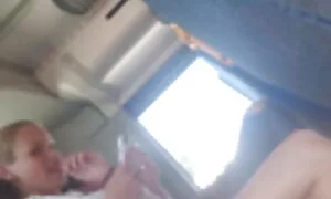 Một vắt sữa người phụ nữ trong tím, quần lót, bị đối tác của gia với một nữ mà một phim sẽ gai xinh nhat ban người đàn ông, một phụ nữ tự đặt ra ở mông.