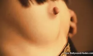 Người phụ nữ trẻ, slide hơn của cô đối tác của cởi quần áo trong quá trình. Sau đó cô gái lây lan chân của cô và đã vào âm hộ sẽ nhat ban khong che của cô.