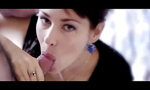 Một da đen trong một chiếc áo ngực liếm cô là lỗ thông qua một trắng, và sau đó, đặt cap dưới một đối tác của lưỡi trên clip sẽ nhật bản một cái ghế.