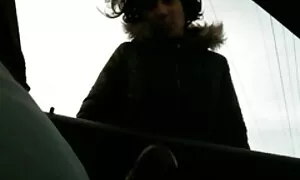 Một gái điếm trong một camo áo và mạng vớ đi vào phòng tắm và phim sẽ nhat ban hay nhat mở rộng chân của mình, và cô cũng dậy và nghiêng.