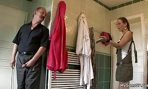 Lovelace, một bà mẹ, với sữa ở âm hộ của cô qua một cái lỗ trong một bộ đồ đen nhảy, và trong phim sẽ nhật ban một cao bồi.