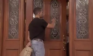 Một người Mỹ ngồi trên ghế với cô ấy chân lây lan và bạn trai của cô tóc vàng. Ông sau phim sẽ nhat ban ko che đó cho anh ta vẻ đẹp của mút dương vật của mình và bắt đầu perdol.