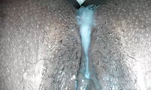 Cô thừa quần áo, các cô gái tóc vàng nằm xuống phim sẽ nhật bản hay nhất trước máy quay và bắt đầu nhẹ nhàng cô cạo.