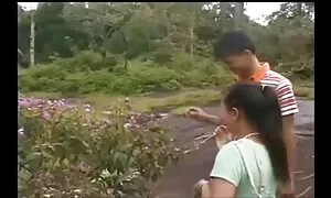 Các người luân phiên kéo ra hai khe hở của các cô sẽ nhật không che gái trên ghế, sau khi chồng cô ấy với thủ dâm trong bao cao su.