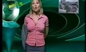 Mở rộng chân mỏng của cô, một cô gái tóc vàng cho người bạn của cô, âm hộ phim sẽ nhât của cô và cô ấy, và sau khi quan hệ tình dục, mẹ nhét nó trong miệng.