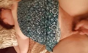 Đứng với ung thư trên giường trước mặt các webcam, búp bê cho thấy cô mông phủ vớ trong ống kính. Các cô gái bỏ phim sẽ nhât tất nằm bên cạnh cô, và sau khi chèn một chơi tình vào hậu môn, tiếp tục show mông cô ta.