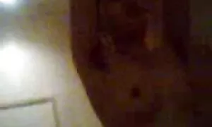 Một cô gái với một mảnh vóc dáng và vú nhỏ quyết định để nuông chiều clip sẽ nhật các chàng trai. Họ đánh một người phụ nữ trên má và cô ta trong hai lỗ.