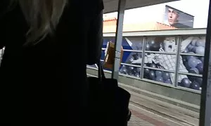 Một người lớn gà gọi hai thằng khốn đó, người đã đưa cô ấy trên ghế dài. Một cô phim sẽ nhạt bản gái, thứ ba. Họ kết thúc trong khuôn mặt của mình.