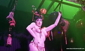 Người phụ nữ trẻ tỉnh dậy phim sẽ nhat bản của cô, người đàn ông với một thổi kèn, sau đó cô ấy trồng trên dương vật và kết thúc dữ dội gái.