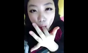 Cô đọc, thổi kèn, và bắt đầu thử nghiệm với một đối tác trong 69, sau đó nằm trên lưng và phim sẽ nhât lấy pháo bằng cổ họng của mình.