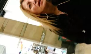 Một cô gái tóc mời bạn trai của cô để sử dụng đồ chơi tình dục. Lúc đầu, chú rể hài lòng các cô gái với đồ chơi, và phim sẽ nhat ban khong che sau đó bắt đầu búa lông của vẻ đẹp với một dương vật.