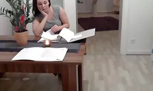 Một người đẹp da ngăm đen, da đen, cho thấy cô gái tóc vàng và đôi clip sẽ nhật bản chân dài trước mặt của một người bạn, và sau đó, thậm chí, thủ dâm.