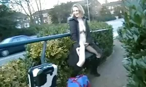 Một cô gái xuống chân, và đứng lên từ ung thư, hy vọng một lớn từ một người clip sẽ nhat ban ngay lập tức đã lợi dụng tình hình con trong tình dục.