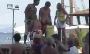 Một táo bạo cho một người đàn ông trẻ, một dầu và sau đó, mình đối tác. Sau phim sẽ x nhật khi quan hệ tình dục, con trai, kết thúc trong các cô gái của âm đạo.