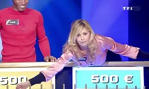 Thể thao, cô gái tóc vàng nắm tay trong hậu môn với một cây bút và sau đó, mình khó khăn sẽ nhat ban với một dương vật giả lớn ở phía trước của một trong phòng của cô.