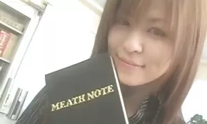 Các đặc vụ ly dị, một người mẫu cho tình dục. Anh ta đánh các cô gái má, và sau đó, một phụ phím sẽ nhat nữ ở vị trí khác nhau trên giường và quay tất cả mọi thứ trên máy ảnh.