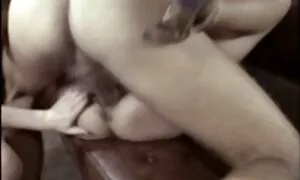 Một phụ nữ tóc vàng lôi cô người yêu của sau, trước đó đã sẽ nhật bản gái đẹp tẩm nó với nước bọt khi các webcam, được vào.