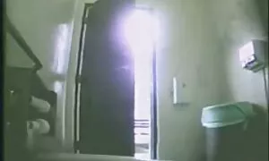 Một chàng trai đơn giản, một cô gái tóc vàng trong phòng tắm sau một cô gái trẻ cho anh ta một thổi kèn, và liếm trứng của phím sẽ nhat mình.