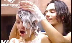 Hai người phụ nữ đáng yêu miệng đàn dương vật của một người lính. Sau khi giải quyết vào phòng của mình, các cô gái phim sẽ x nhat ban dẫn các chàng đến cực khoái.