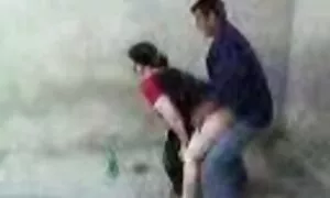 Những người đàn ông quyết định để một người phụ nữ trẻ không phải chống lại các quan hệ. Một ông chồng của người phụ nữ trong miệng và điều thứ hai đưa một đồ phim sẽ nhat bản chơi.