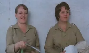 Một bà già cho chúng ta thấy ngực cô mà làm cho cô nước miệng và vuốt phim sẽ nhat ban hay ve chúng bằng những vạt, được trần truồng và bắt đầu thủ dâm.