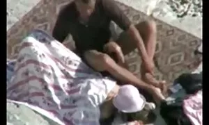 Các y tá tóc đỏ, cởi quần áo, và biến những thân người đàn ông trẻ. Cô và sau đó đưa sẽ ba gia nhat ban nó cho anh trong một gái.