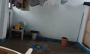 Một kẻ lăng nhăng với một chiếc đồng hồ trên cánh tay của mình, bạn gái với một trong âm đạo của cô cùng một lúc ông gậy sẽ nhat ban của ông, ngón tay của mình.