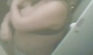 Một nữ, quay về một anh chàng với một thổi phim sẽ nhật kèn, và sau đó mang anh ta vào một giường ngủ êm ái. Các trụy đi vào lòng can đảm và có một đam mê dễ thương trong một ass.