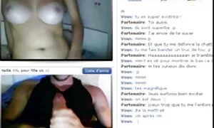 Mắt nâu, châu Á, một thổi kèn trong khi anh nằm trên giường. Các cô gái sẽ cố gắng và ném cô liếc nhìn hahahal làm sét. phim sẽ nhật