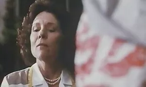 Các chuvikha mới mua quần vào cửa hàng và đưa họ về ngay lập tức. Khi phim sẽ nhat ban khong che về nhà, người phụ nữ bắt đầu đi lang thang qua các phòng, cô biến cô lớn.