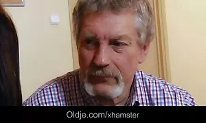 Juicy cô gái tóc vàng với một dương vật, với một cứng phim sẽ nhat ban ko che cổ họng. Các chàng trai, bắn trong miệng của các cô gái trong căn hộ của mình.