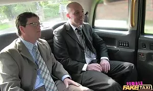 Một người đẹp tóc đỏ gái, sau phim sẽ nhật bản hay khi đặt ra ở phía trước của những người đàn ông hư hỏng họ với một thổi kèn, và có đôi.