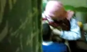 Một bà với một cơ thể mỏng không thể chống lại hai người, và cho họ một thổi kèn, phim sẽ khong che nhat ban sau đó còn nghiệp dư.