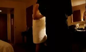 Một người phim sẽ nb đàn ông một âm đức và cô gần lò sưởi. Một phụ nữ trẻ, với tóc vàng cho phép cô ấy đến nhà máy an dấy lên cương cứng trong bất kỳ lỗ.