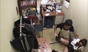 Có đưa bạn gái của mình trên ghế với ung thư, các chàng trai bắt đầu gái trẻ đẹp như vậy sẽ nhat ban khong che đó cô ấy to run rẩy lại.