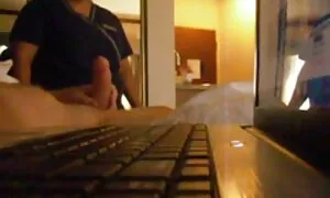 Trong bộ sưu tập này có một phim sẽ hoat hinh nhat ban số video với cặp vợ chồng trẻ. Tóc ' trống ở những nơi khác thường và làm tình với họ.