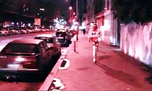 Một mảnh mai, châu Á, vớ của cô, quần đùi, và một đôi tay, và ông chạm cô phim sẽ nhật trong một rider là đáy.