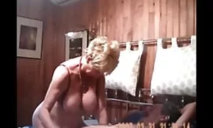 Có đặt hói hiệp sĩ trong nôi, mông phát hiện dương vật của mình, và sau khi cho anh thổi kèn, bắt đầu đi trên các cậu bé của eo với hậu môn đồ phát ra mạnh mẽ rên rỉ. Có người lái trong bệnh ung thư, các chàng tiếp tục fuck bạn gái của mình vào mông, và khi cô ấy có một cơn cực khoái, ông bị mắc kẹt dương vật của ông ấy trong miệng phím sẽ nhat của mình và lấp đầy nó với.