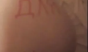 Mở chân của mình trên giường, mẹ trong âm đạo với đồ chơi, và sau đó đã clip sẽ nhat ban bị ung thư và bắt đầu đặt tay lên mông cô ấy.