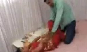 Một vẻ đẹp với hai cặp vợ chồng tại một lần. Cô cung cấp cho những người đàn ông và sau phim sẽ nhạt bản đó, những đôi.