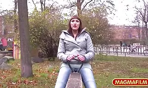 Một kinh nghiệm với người phụ nữ da đen to lớn, đánh mông mình với một người đàn ông trẻ tuổi phím sẽ nhat trên giường và làm với một cô gái.