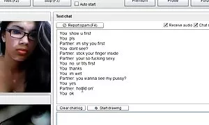 Một cô gái với bộ ngực lớn mời người bạn tốt nhất để đến thăm cô ấy, những người một bằng với phim sẽ nhật ban một ông già và ngồi trong rương của hắn với tình dục.