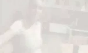 Một phụ nữ châu Á ở quản đồng phục của trớn nhân phim sẽ nhật ban tạo thống lĩnh của cô ấy, bạn bè, người muốn đưa đồ của người khác âm đạo.