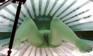 Các người phụ nữ béo cưỡi xăm video sẽ nhat ban của cô bạn trai của dương vật trong súng và bắn vào bánh ngọt ở cuối.